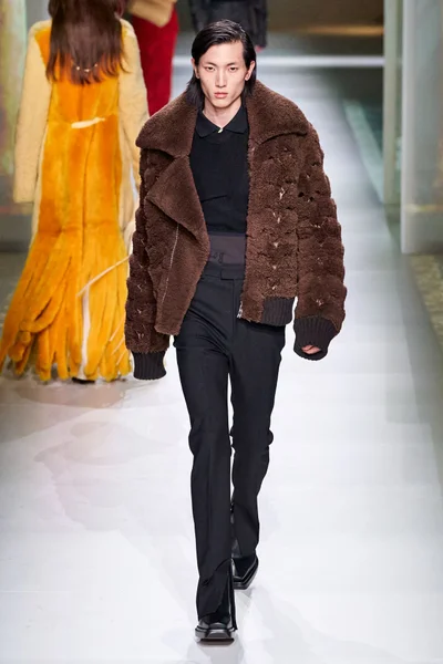 Look 50